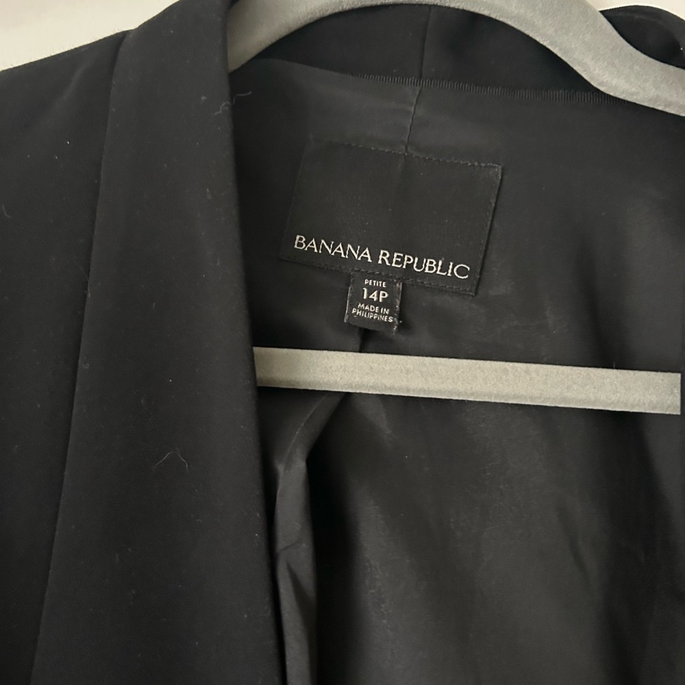 Banana Republic Women's Black Blazer, Size 14P - Picture 2 of 3
